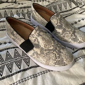 Vionic Splendid Demetra Boa Slip On Loafers 9 Snakeskin Pattern Leather Cream Bl